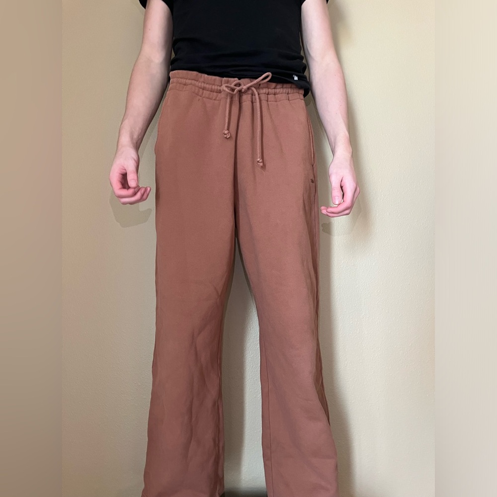 BROWN ARITZIA SWEATPANTS